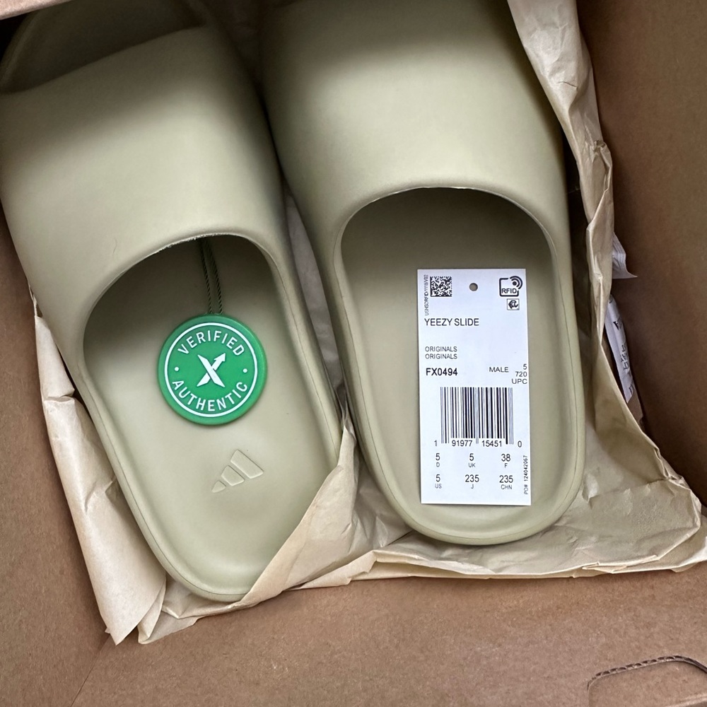 Brand new Yeezy slide resin - Picture 5 of 7